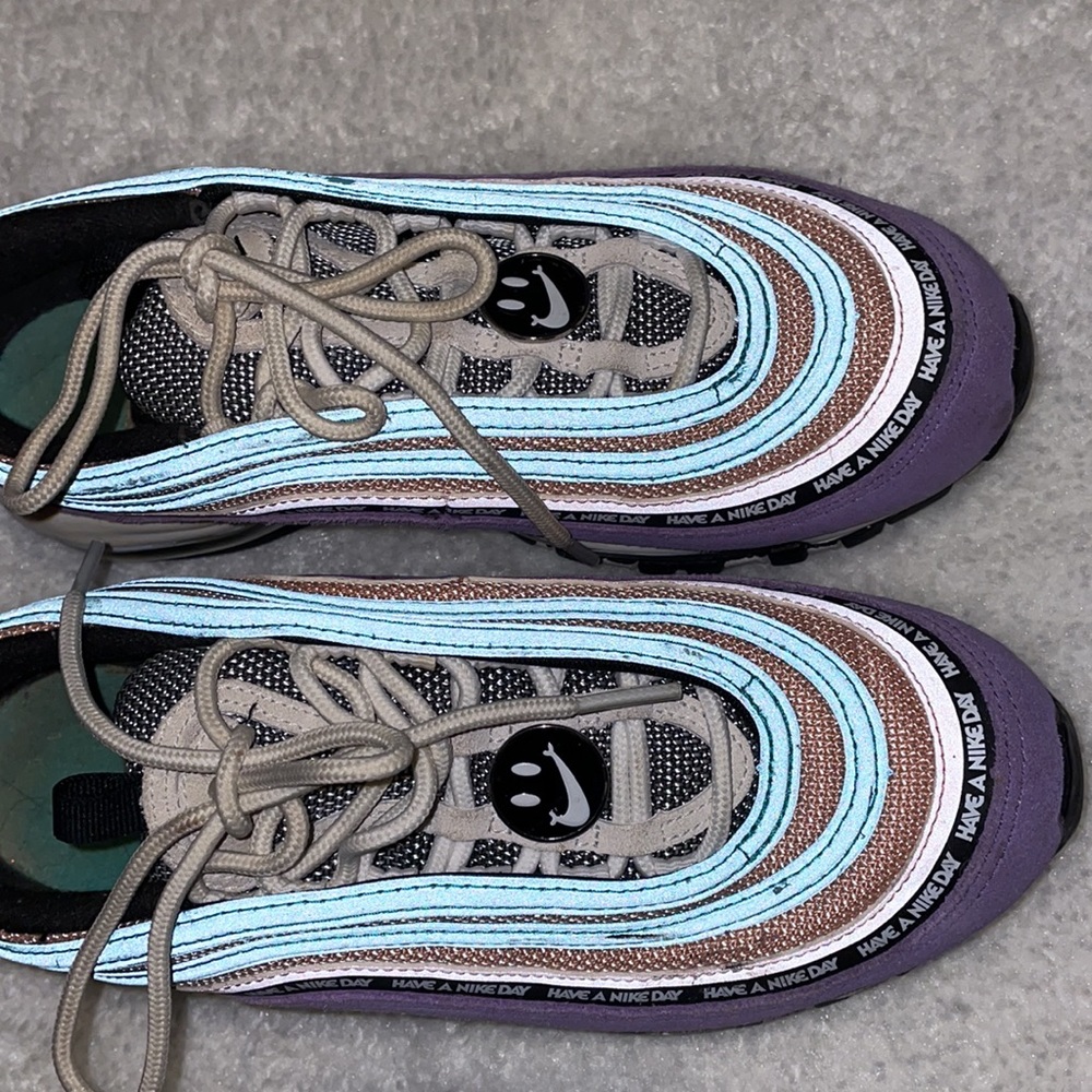Nikes - Picture 2 of 6